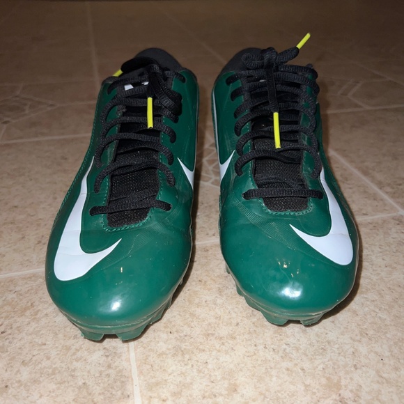 Nike cleats size 6y - Picture 6 of 7